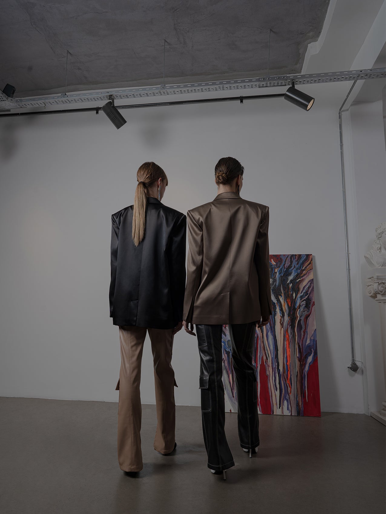 MAURA in Leather Beige